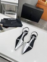 Jil sander 新款吉尔 桑达半包头凉鞋，越看越好看的一款鞋，独特的半包头设计一如即往简约而不失时尚潮流感，满满的复古风，独特帅气！夏天必备单品！鞋面：牛