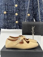 厂价 AlAIA｜阿莱亚23S新品复古交叉扣带玛丽珍鞋芭蕾舞鞋 满满的少女风 既摩登又复古的味道 非常的简约大气 不管是半身裙 连衣裙还是牛仔裤 它都能成为点睛