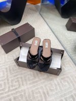 代购级网面360 钻面300 alaia 25Ss 网面平底夹趾拖鞋 超级别致的设计有种独特优雅气息的感觉 网面夹脚的款式隐藏起来 独特风格配上不同款式 不同风