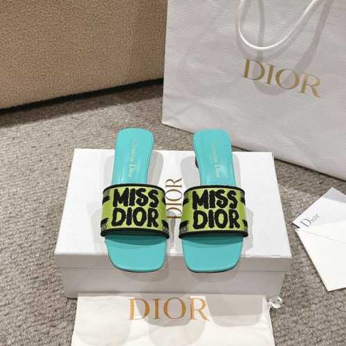 代购级别！2024新款迪奥miss Dior 系列平底拖鞋，经典上乘美艳力作 dior专柜最火春夏系列 兼备气质 时尚 经典耐看的设计风格 上脚效果特别美！原版
