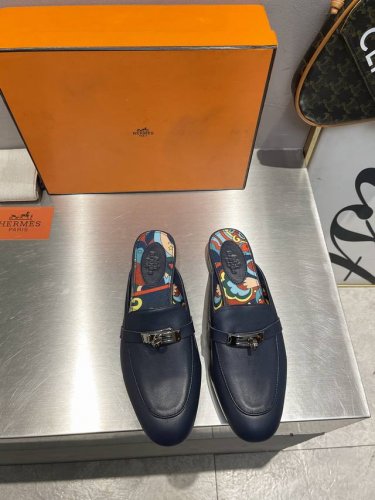 顶级版本 Hermes 爱马仕经典女士半拖 今年h最新限量色 凯莉mini Kelly扣 半拖 、纯进口特定小牛皮，手工制作. 高端订制 正品开模定制 手工缝制