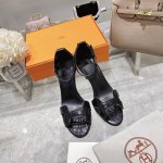 Hermès 爱马仕高跟气质凉鞋 耗时半年时间开发，终于完美复刻出货爱马仕的高跟鞋是我见过最简约最耐看最有气质的！！！任何风格都能hold住，跟高：7cm 9c