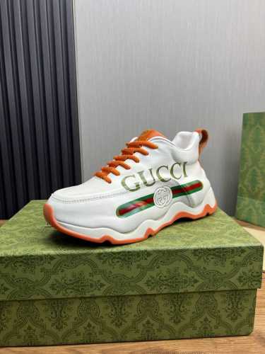 工厂价 Ｇｕｃｃｉ.古奇.全新潮款lv上市，休闲时尚男鞋鞋面采用进口牛皮+舒适羊皮内里，原版耐磨橡胶大底，版型简洁大气，潮男专属。38-45 45订做不退换