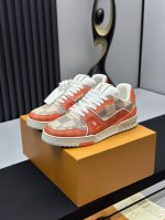 工厂直销 顶级版本 LV-路易威登-经典走秀新款空胶工艺 原版1：1开发复刻！！上脚非常舒适 奢侈用料，做工精细，中底印有欧洲制造英文字母鞋面由意大利进口小牛皮