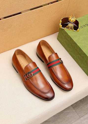 商品商标：Gucci 古驰 休闲皮鞋 正码码数: 38-44 45.46订制 商品材料：精选 进口头层小牛皮鞋面+经典五金扣，进口水染牛皮内里。强烈立体视觉效果