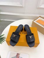 平底 中跟 Lv 路易威登 24 2024 春夏新款 顶级版本原版一致 专柜主打最新款 Lv Capri 字母扣拖鞋 硬货上新 代购级别！高级感十足！国内外博主