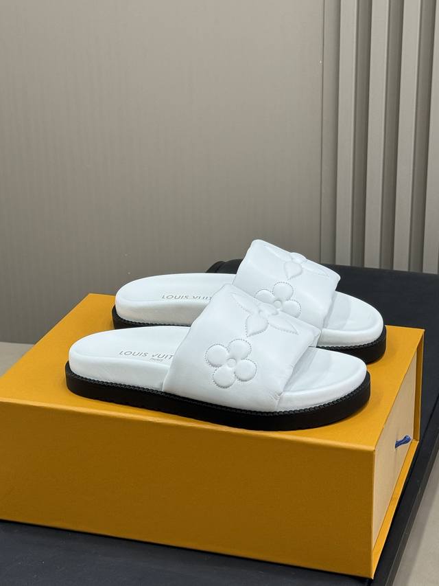 顶级品质P420 louis Vuitton Ss25 New Arrival～ l家2025春夏花卉图案拖鞋新品 鞋面纯羊皮材质，柔软舒适，回弹性极佳！ 鞋底