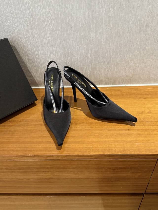 顶级品质P380 saint Laurent Ss25 New Arrival～ 圣罗兰Ysl春夏系列尖头高跟鞋新品 这款水钻尖头鞋太好看了吧，高级感满满 性感