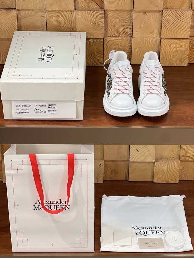 2025蛇年限定装饰款 alexander Mcqueen麦昆经典运动休闲小白鞋 前后购入多双原版，一直跟进专柜版型和材质！ ※对版亚光丝绸牛皮面 ※水染亚光水
