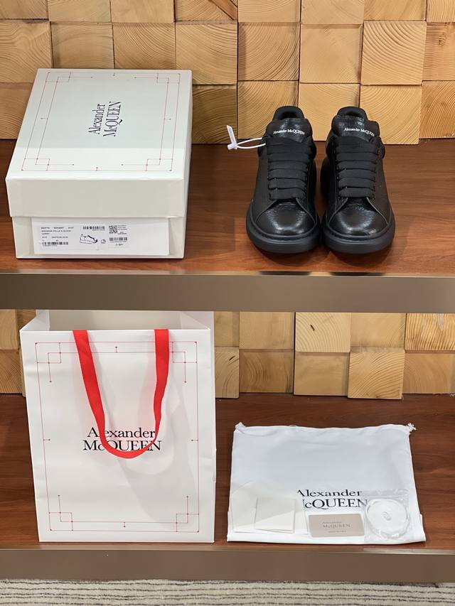 2025新压纹系列撞色系列 alexander Mcqueen麦昆经典运动休闲小白鞋 前后购入多双原版，一直跟进专柜版型和材质！ ※对版亚光丝绸牛皮面 ※水染亚