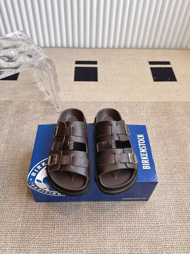 290Birkenstock 勃肯二字拖 Birkenstock 博肯鞋真的是我的爱，建议大家入手，真的非常非常百搭，走路舒服，时髦，各种配衣服。总之，勃肯托鞋