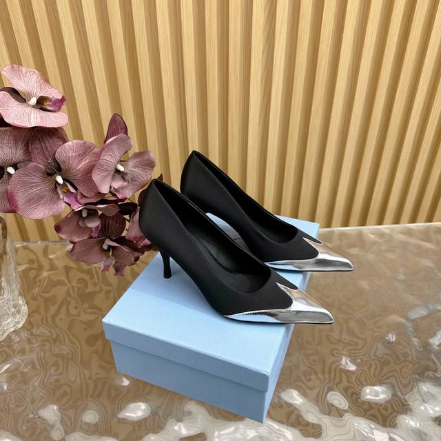高版本 | Prada 225 新品 专柜新款玛丽珍凉鞋/单鞋 系列上新 ——————————配飞机盒420 鞋面：原版定制羊皮 内里：特定混种羊皮内里 大底：