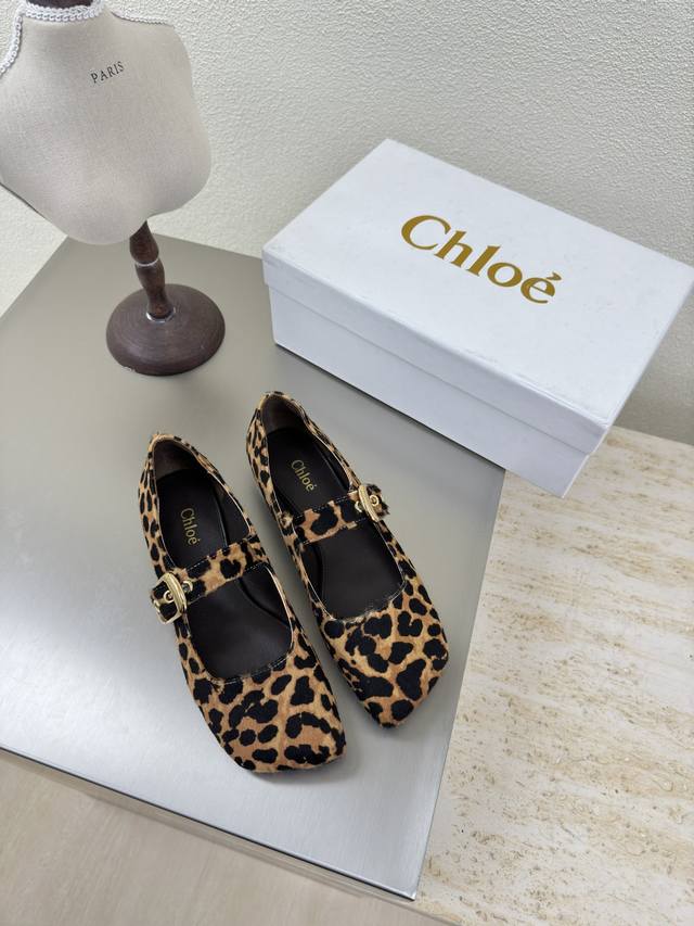 chloe 蔻依 克洛伊 可爱玛丽珍平底鞋 手工制作 高版本入 豹纹 马毛皮 380 原生态 工艺 对版 明星同款 撞色设计 时尚感满满 内里脚感舒适 大底 意