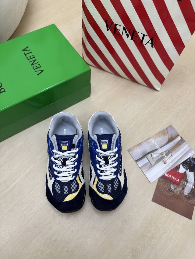 bv Orbit运动鞋 王一博 同款 情侣款老爹鞋 runner运动鞋，采用轻质科技网布面料。 搭配几何图案设计橡胶外底。 真皮黑色 女款 P460 男款330