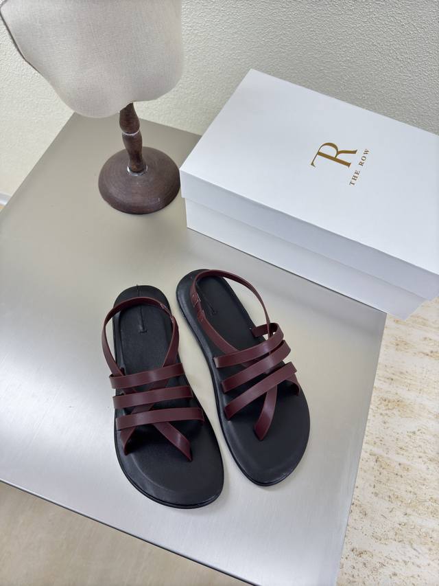 精致做工 单鞋 极简风 The Row 经典 手工制作 高版本入 酒红色 小牛皮 330 原生态 工艺 对版 明星同款 时尚感满满 内里脚感舒适 大底 原版橡胶