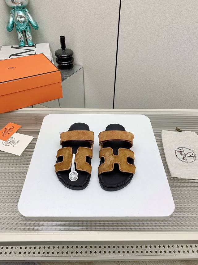 女款350男款380（顶级版本） H家 2025秋冬新款 Herme*S最近火到不行的情侣款二舅鞋- 凉鞋,搭配各种彩色袜子，潮爆了 鞋面：进口小牛皮 内里：进