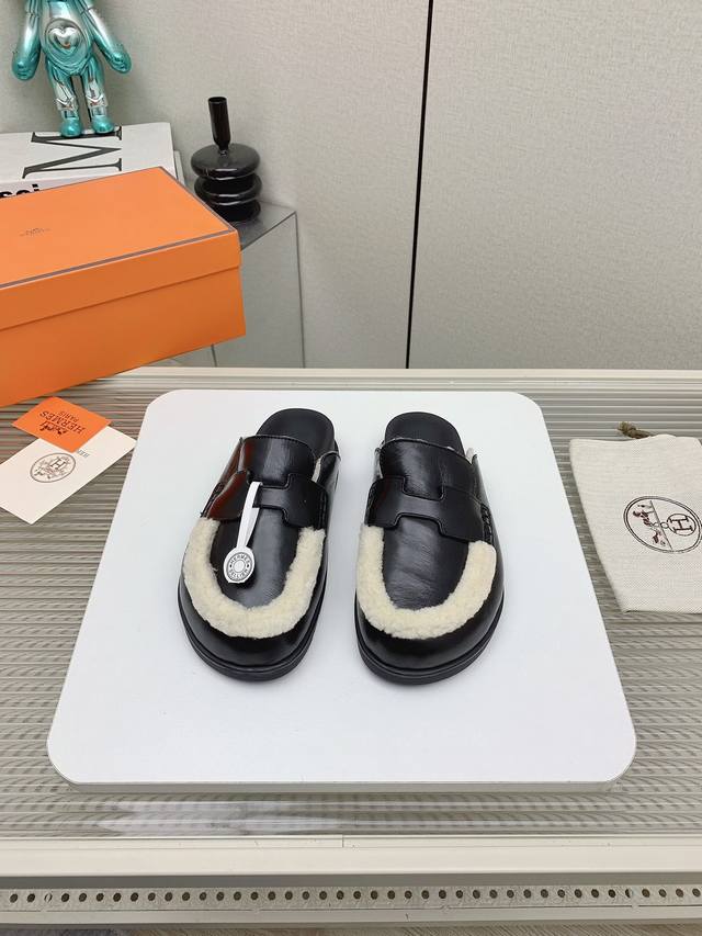 女款390男款400（顶级版本） H家 2025秋冬新款 Herme*S最近火到不行的情侣款二舅鞋- 凉鞋,搭配各种彩色袜子，潮爆了 鞋面：进口小牛皮 内里：进