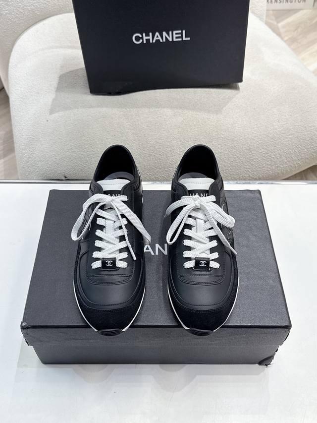 p360(35-45) chanel 小香25Ss最新款时尚休闲德训鞋！ chanel新品宝藏球鞋、颜值超高，让人难以释怀！ 超多网红推荐款！对版新色 小牛皮面