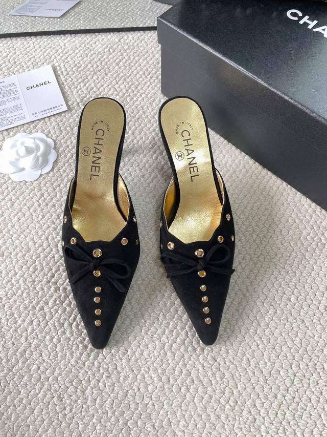 25Ss早春新品Chanel Vintage中古 尖头蝴蝶结后空高跟拖鞋 鞋面特级鹿皮，内里垫脚舒适羊皮里 跟高：6.5Cm 鞋底：真皮大底 码数：35-41（