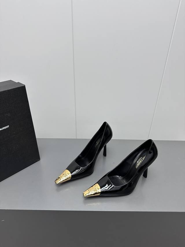 出厂P430 Saint Laurent/圣罗兰Ysl 25Ss春夏全新金属小方头高跟鞋凉鞋单鞋～ 今年大热的复古金头搭配全新宝石点缀，野性自由高雅性感并存，收