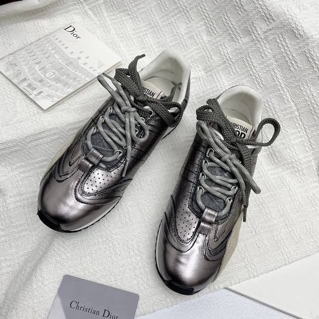 情侣码440顶级版本Dior迪奥 D-Sketch系列 涂鸦 德训鞋 休闲 运动鞋 原版购入开发 做货 这款 D-Sketch 运动鞋于迪奥二零二五春夏成衣系列