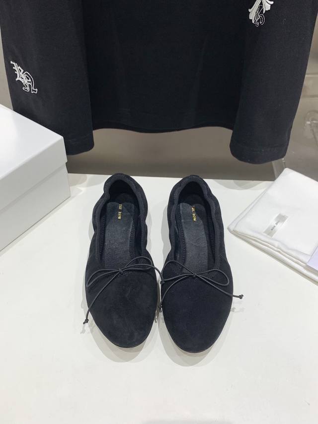 出厂价380The Row 24Ss 秋冬季新款 蝴蝶结 芭蕾舞 单鞋 据说这是本年度最美丽的芭蕾舞 奶奶鞋，法式优雅气质在线、高级又时髦，可盐可甜，文艺又气质