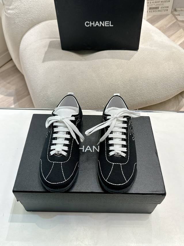 p330Chanel 25C新款运动休闲鞋 百搭小白鞋 款式搭配不会出错 撞色搭配活力满满啊 侧面刺绣Logo 上脚很秀气 鞋面原版定制材料 原版大底 size