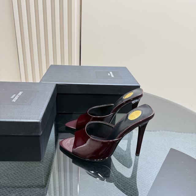 顶级版本350 Saint Laurent巴黎秀场同步更新 豹纹鞋跟真的太好看啦 saint Laurent 圣罗兰尖头漏趾高跟鞋 木纹鞋跟真的充分突显利落极简