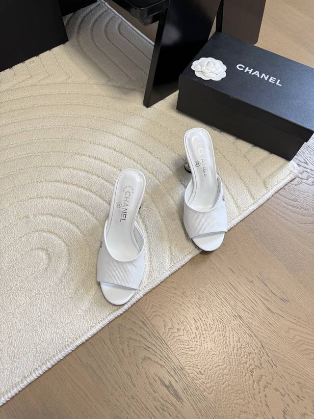 p400 Chanel 25C新款玛丽珍系列 全系列做齐 高品质跑量价 鞋面内里羊皮 真皮大底 原版开模后跟 高度8Cm size:35-39 其他码数定