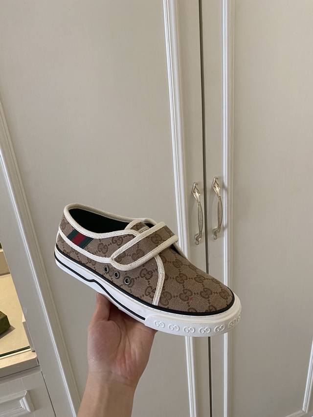 p260 男款+10 Arrival Gucci Tennis 1977 经典乐福系列帆布鞋… 2022年火爆推荐款，G+1977×Disney 合系作列……