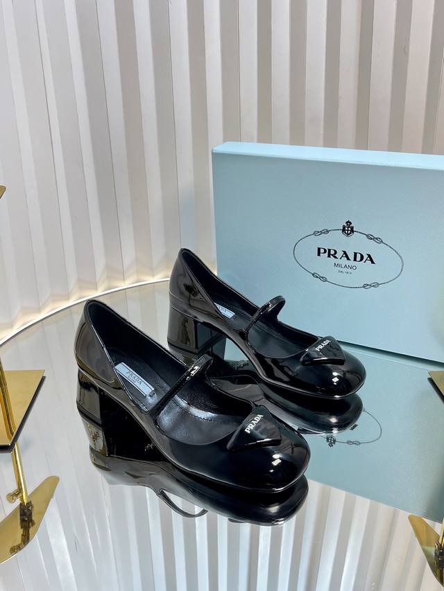 360 Prada 凉鞋/单鞋普拉达春夏新品，(顶级版本)实力来袭！Prada Glow限时店很闪亮的单品 玛丽珍单鞋————————————————— 超级爆