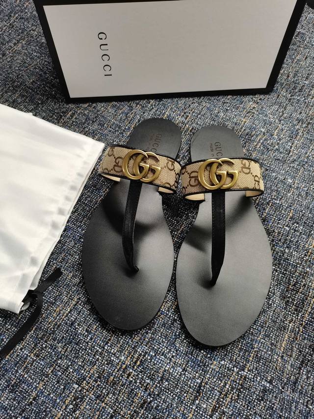 p170Gucci古奇2020平底女拖鞋，市场顶级版本，官网同步上脚超美，鞋面采用进口小牛皮进口羊皮内里，古奇专柜原版1:1精心制作、超级好看！上脚非常轻松舒服