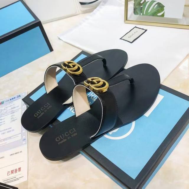 p170Gucci古奇2023平底女拖鞋，市场顶级版本，官网同步上脚超美，鞋面采用进口小牛皮进口羊皮内里，古奇专柜原版1:1精心制作、超级好看！上脚非常轻松舒服