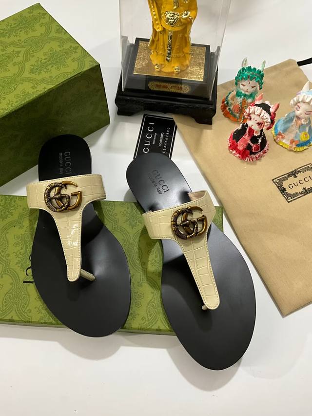 p170Gucci古奇2023平底女拖鞋，市场顶级版本，官网同步上脚超美，鞋面采用进口小牛皮进口羊皮内里，古奇专柜原版1:1精心制作、超级好看！上脚非常轻松舒服