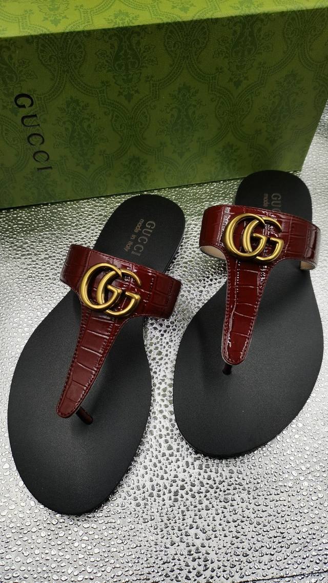 p170Gucci古奇2023平底女拖鞋，市场顶级版本，官网同步上脚超美，鞋面采用进口小牛皮进口羊皮内里，古奇专柜原版1:1精心制作、超级好看！上脚非常轻松舒服