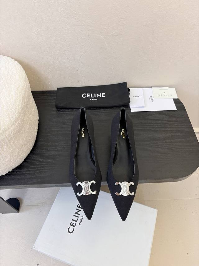 380 celin* 凯旋门高跟单鞋 自留款！现货首发！新款银色尖头高跟鞋 矮跟凯旋门鞋稀有的银色系列 好精致呀银色的凯旋门很低调黑色绝了，搭配小裙子牛仔裤都很