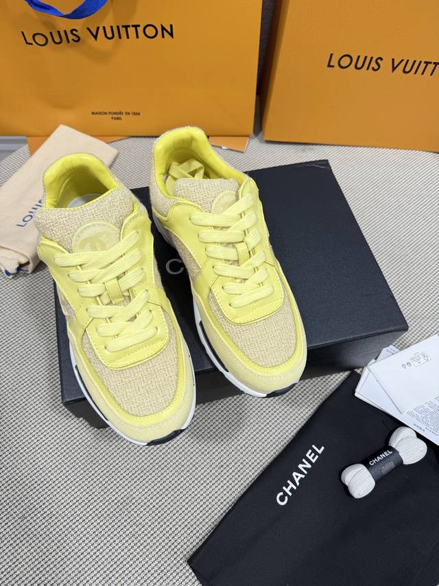 p480 chanel香奈儿专柜顶级休闲款运动鞋 这款经典设计；鞋面多种工艺的风格；大底却时尚运动；不平凡的拥入了多种配色元素…… 多元化混搭非常好看百搭，休闲