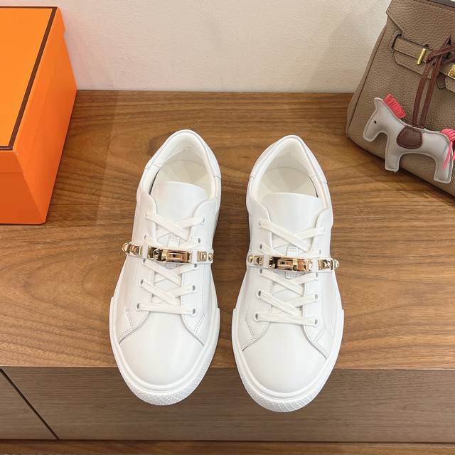 出厂价.P380 认准图片质量 herme…S Ss25 New Arrival～ 专柜大热情侣款，H家配货首选鞋履！ 是爱马仕经典款 每一季都会出很多颜色 绝