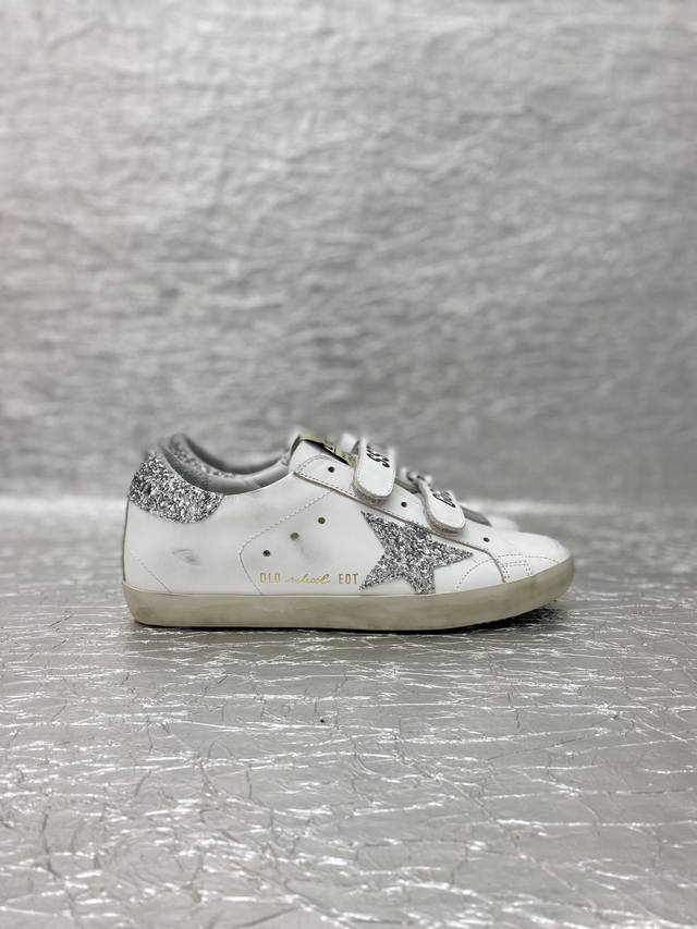 golden Goose /顶级版魔术贴小脏鞋 购买专柜最新原版拆解，1:1复刻打造 老工匠纯手工制作，独特磨破做旧风格，就连鞋底也是不羁的脏，明星红人博主私搭