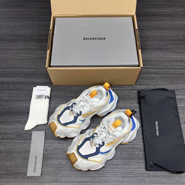 660 纯原版本Balenciaga巴黎世家Cargo圆头系带大脚怪。 巴黎世家打造的一双天生为阔腿Cargo而生的鞋款。外观设计上除了「比大更大」,做旧的厚网