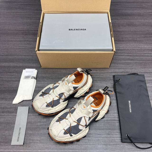 620 纯原版本Balenciaga 巴黎世家十五代徒步运动鞋。巴黎世家春季25 远足的特点是可调细绳，宽胎面和细长的尖趾，这些绳索不仅在鞋面增加了一层，而且还