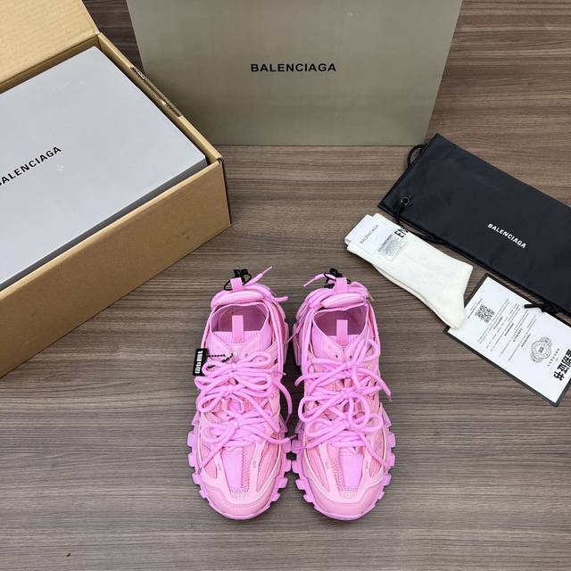 620 顶级版本Balenciaga 巴黎世家三代袜套绑带运动鞋。 balenciaga Sneaker Tess 细节精准对位官方 私模组合大底。 原装大盒