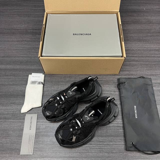 690 纯原版本Balenciaga巴黎世家 3Xl扣式绑带 圆头系带 低帮 老爹鞋 黑色 在延续 Track Trainer 户外轮廓和复杂鞋面结构的同时，新