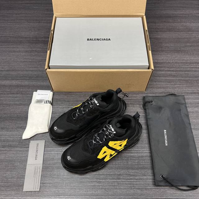620 纯原Balenciaga巴黎世家 Triple S Tape Type 圆头系带黑色胶贴 一代巴黎世家 原版复刻 无限还原Zp正确字体粗细、位置、大小