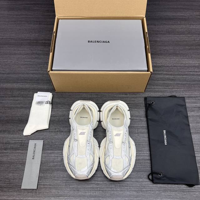 590 纯原版本Balenciaga Phantom Sneaker 巴黎世家3Xl米银色一脚蹬 在延续 Track Trainer 户外轮廓和复杂鞋面结构的同