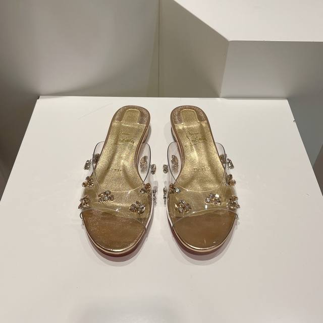 顶级版 原版盒P350 christian Louboutin | 2024S原版做货重工Cl 经典Degraqueen水晶高跟鞋～ 鞋面：采用透明的Pvc鞋面