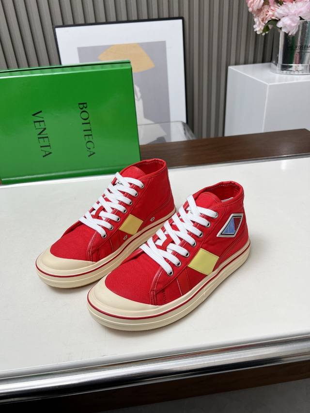 高帮270低260帮面材质：进口帆布+牛皮 垫脚材质：羊皮 颜色：绿。黑。红。白 码数：35-40 橡胶大底X d