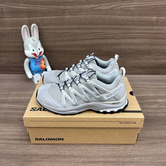 430 顶级版本Salomon萨洛蒙 Xa Pro 3D 户外运动 织物合成革防滑 低帮跑步鞋 男女同款 合金灰 银色 灰色 全新顶级版本经过几个月重新改版，整