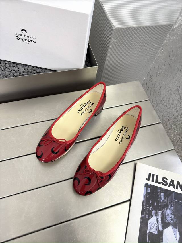 repetto X Marine Serre|联名合作 Repetto 携手 Marine Serre marineserr*标志性月牙图案，采用牛仔，红色，黑