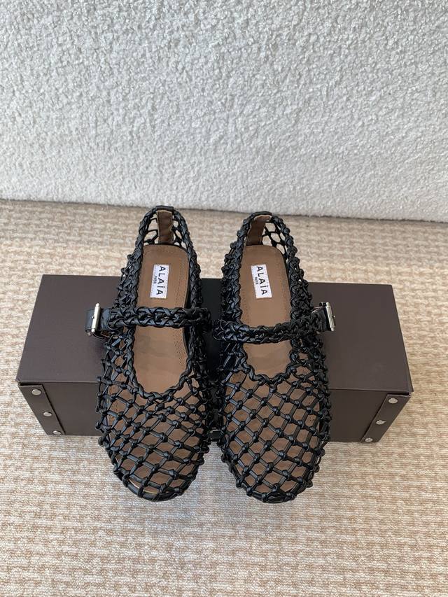 p420Alaia 25Ss 春夏 芭蕾舞鞋 法国高端一线高定品牌 Azzedinealaia:时尚界最后的手艺人 只忠于展现女性身体曲线的裁剪之王 始创于19